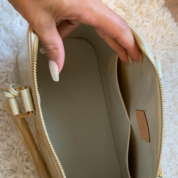 LV Alma GM Monogram Vernis Blanc Coral Handbag - Picture 8 of 8